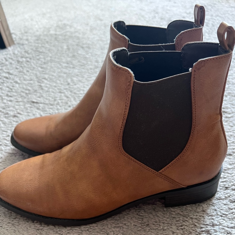 Loft chelsea boots EUC size 9